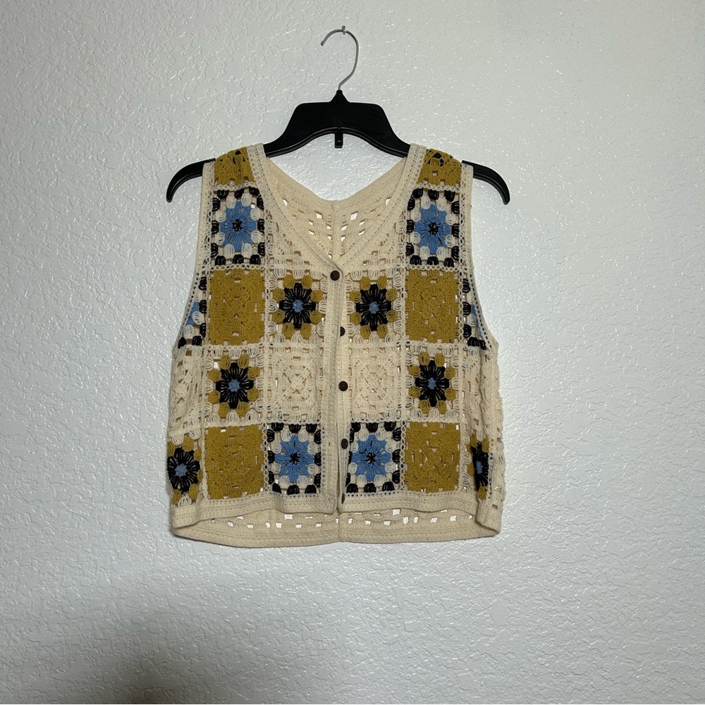Stylish Beige Crochet Knit Top with Floral Patterns